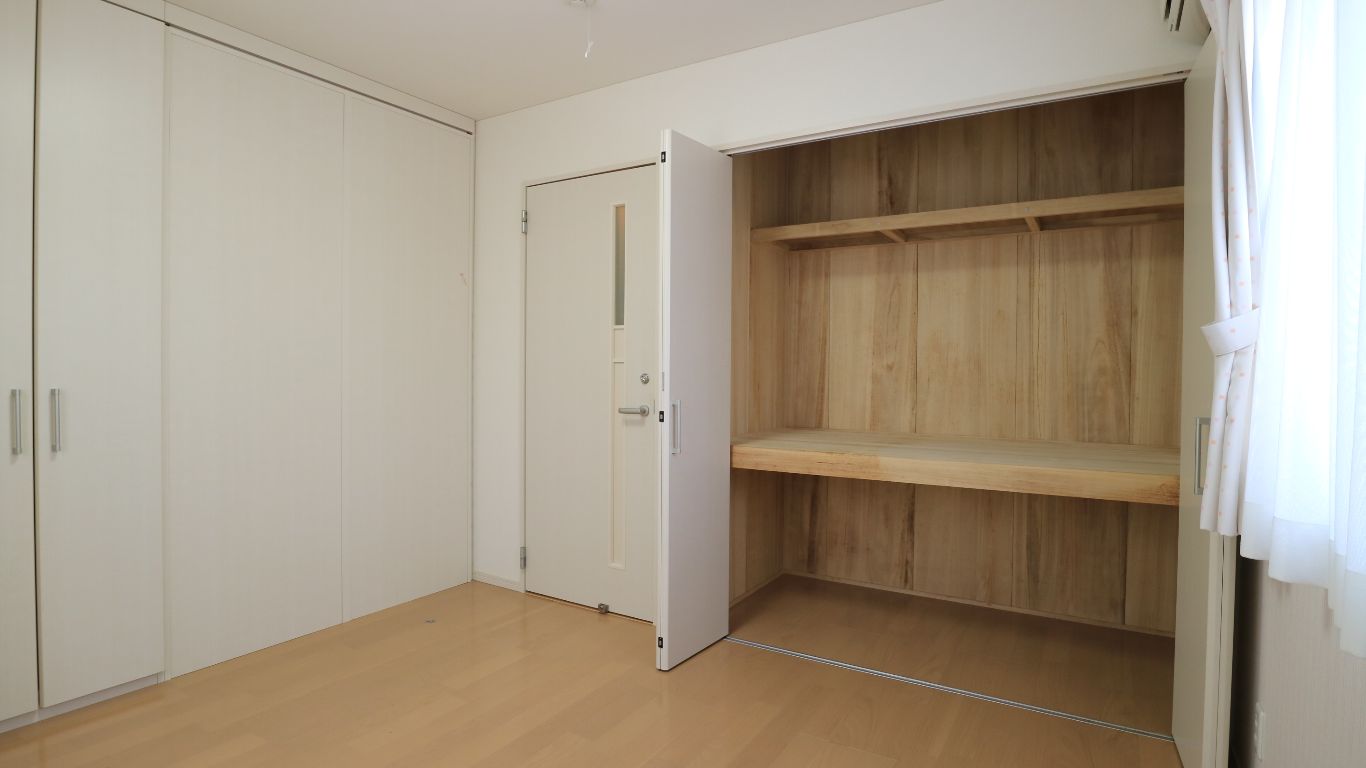 洋室5.8帖ａ収納