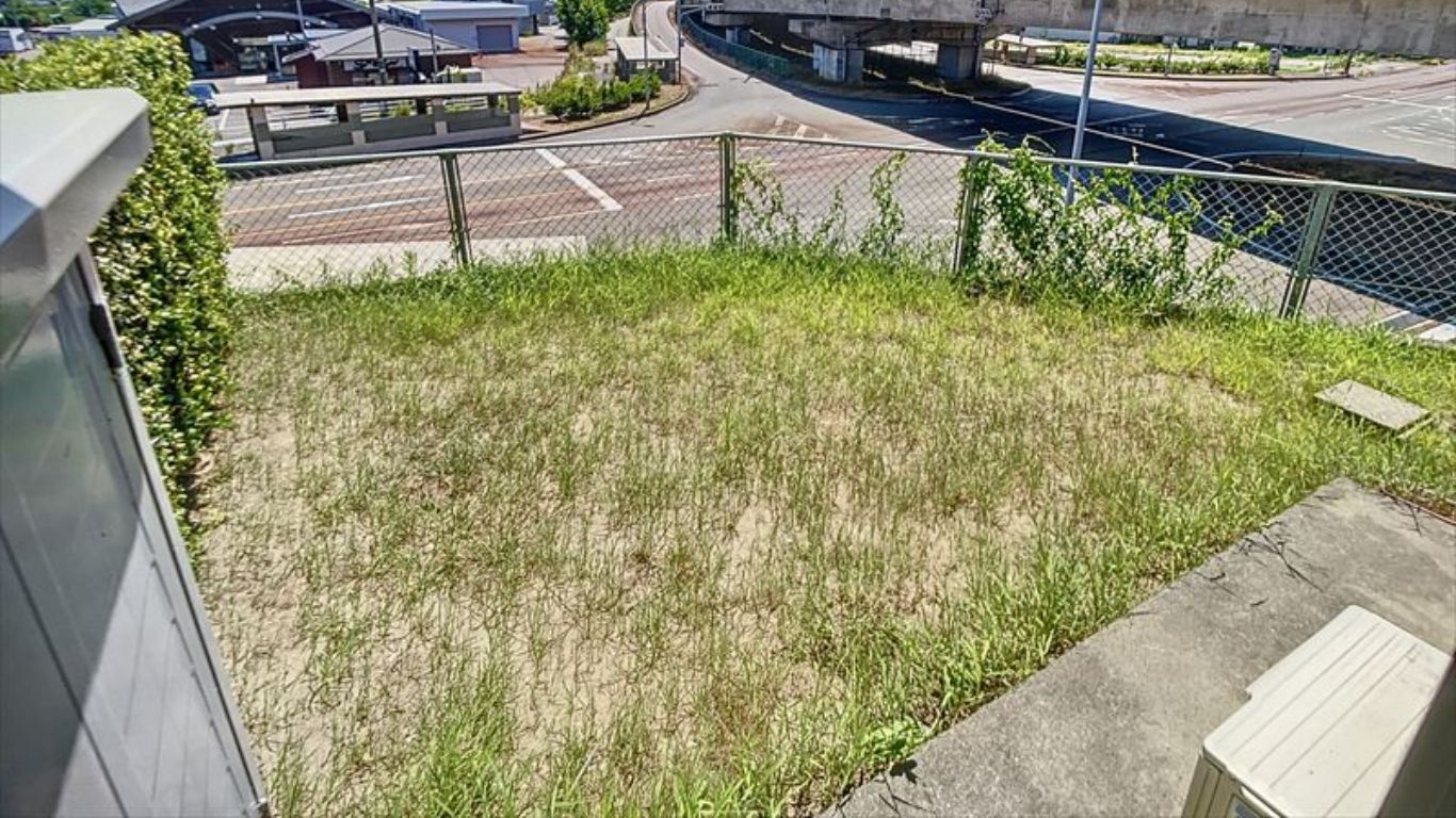 C棟101号室　庭