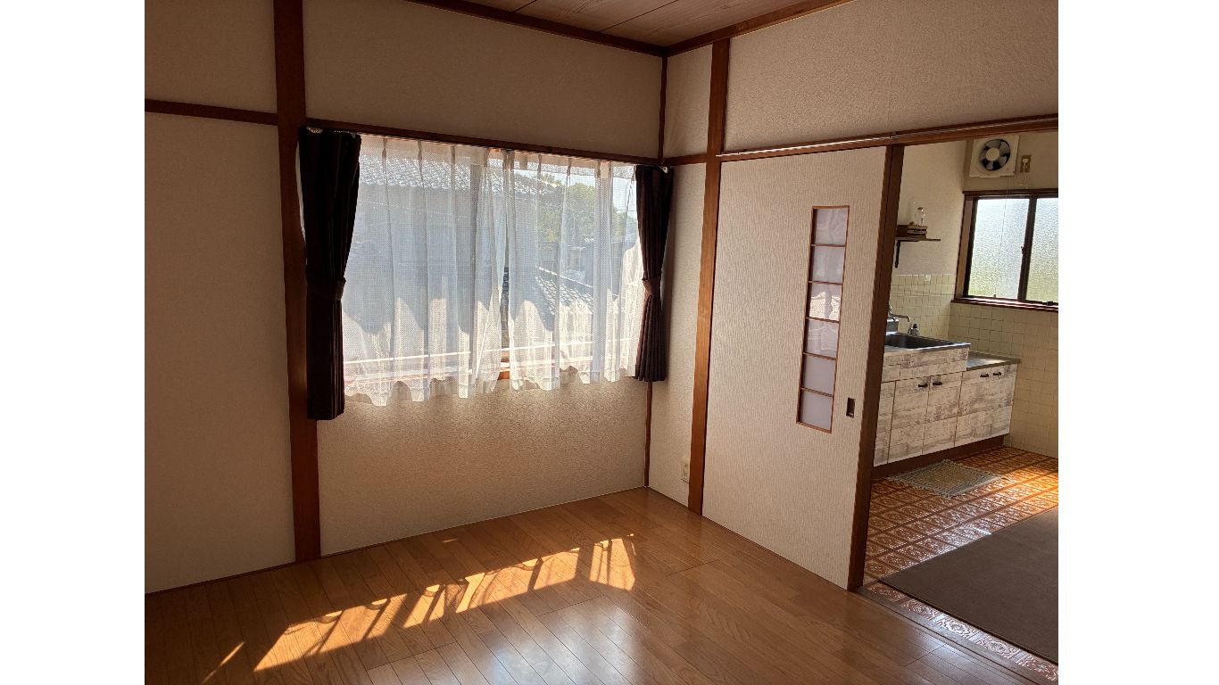 101号室6帖洋室出窓