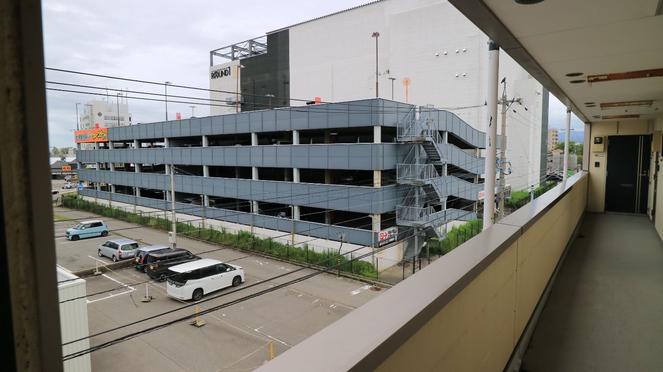 通路からの景色